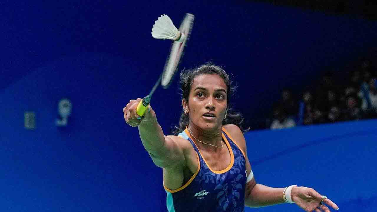 PV Sindhu | ఒలింపిక్ విజేత కలకు అడ్డుపడుతున్న యుద్ధం.. భారత బృందానికి సారథి అతడే.!