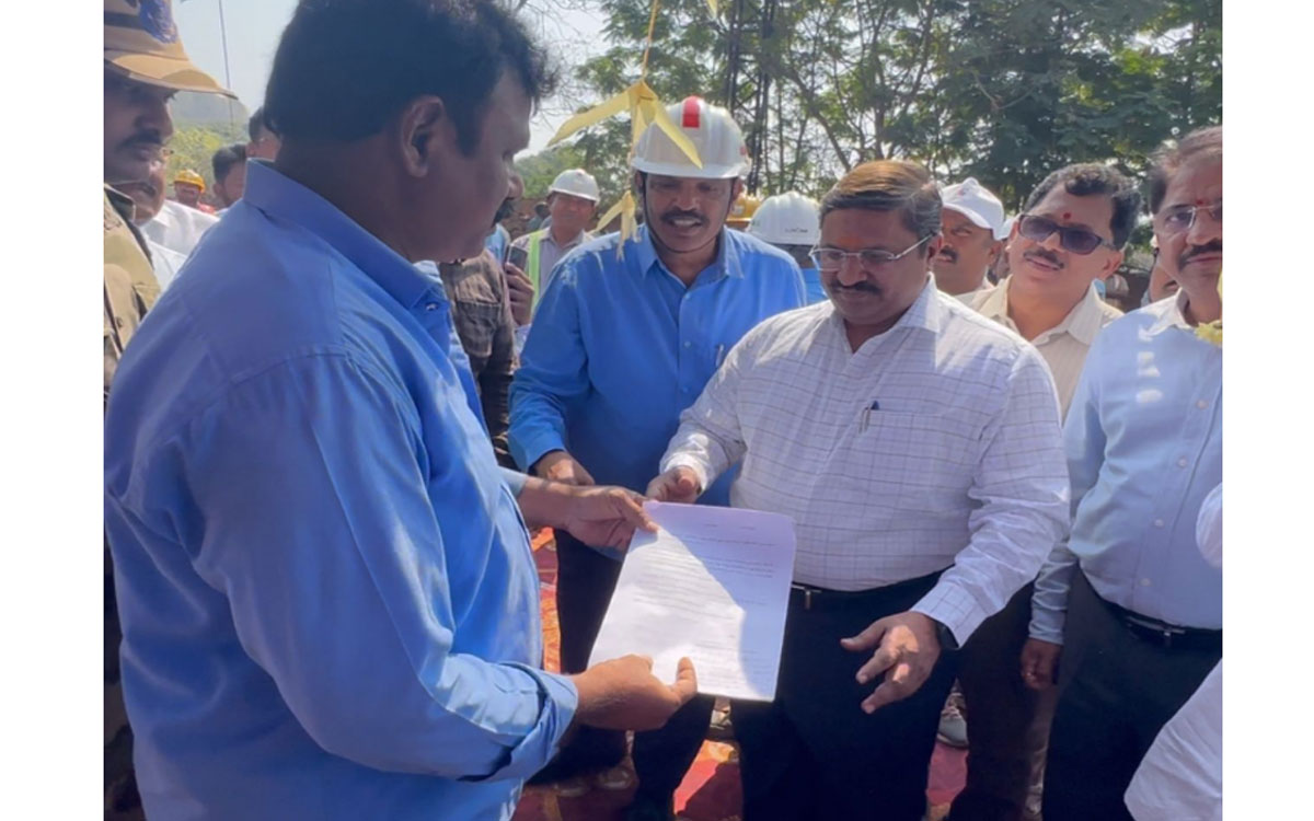 వీకే కోల్ మైన్ సమస్యలపై సింగరేణి సీఎండీకి వినతి