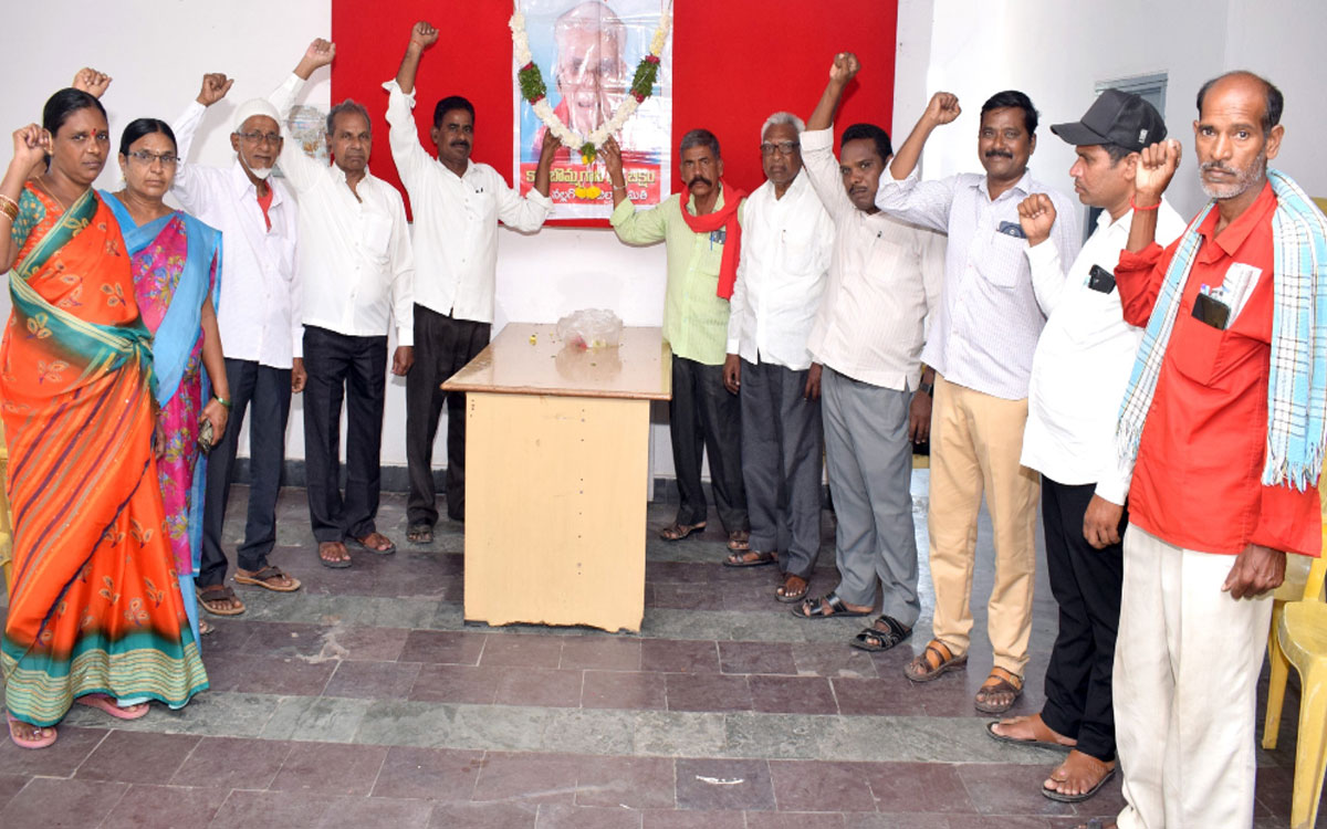 ‘ప్రజల మనిషి, ఆదర్శప్రాయుడు ధర్మభిక్షం’