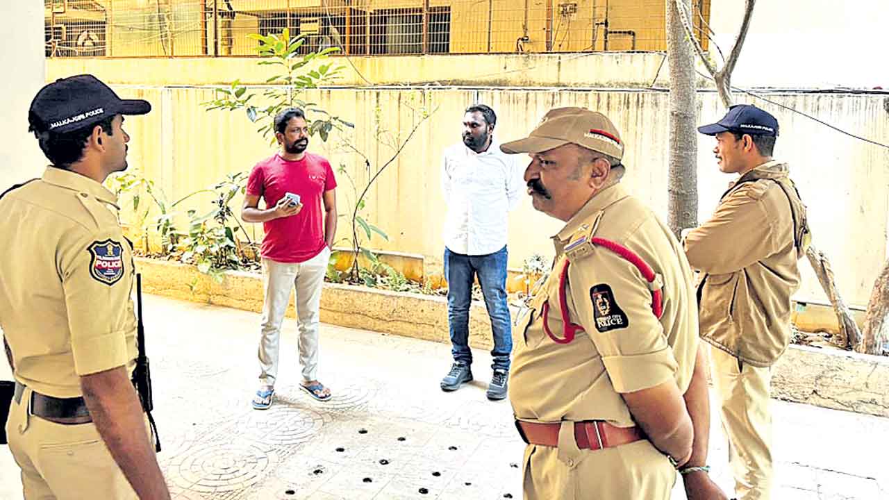 బీఆర్‌ఎస్‌ నాయకుల గృహ నిర్బంధం