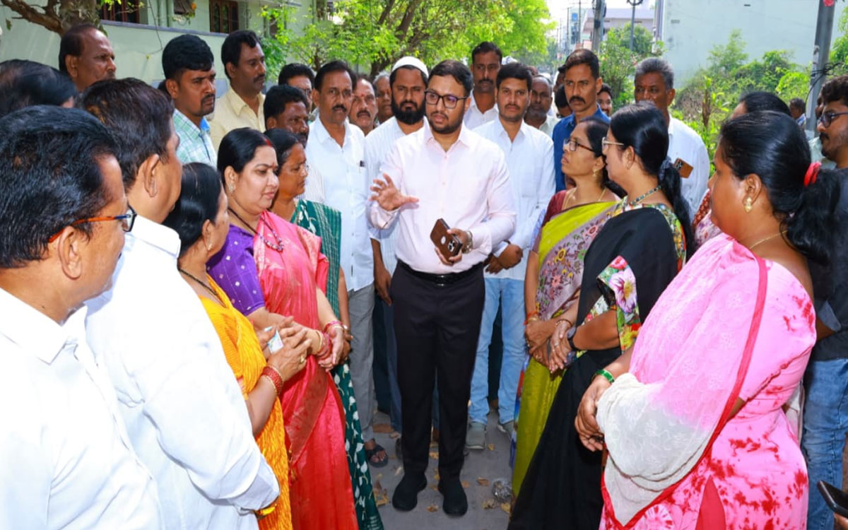 పరిసరాల పరిశుభ్రతతోనే సంపూర్ణ ఆరోగ్యం : కలెక్టర్ తేజస్ నంద్‌లాల్ పవార్