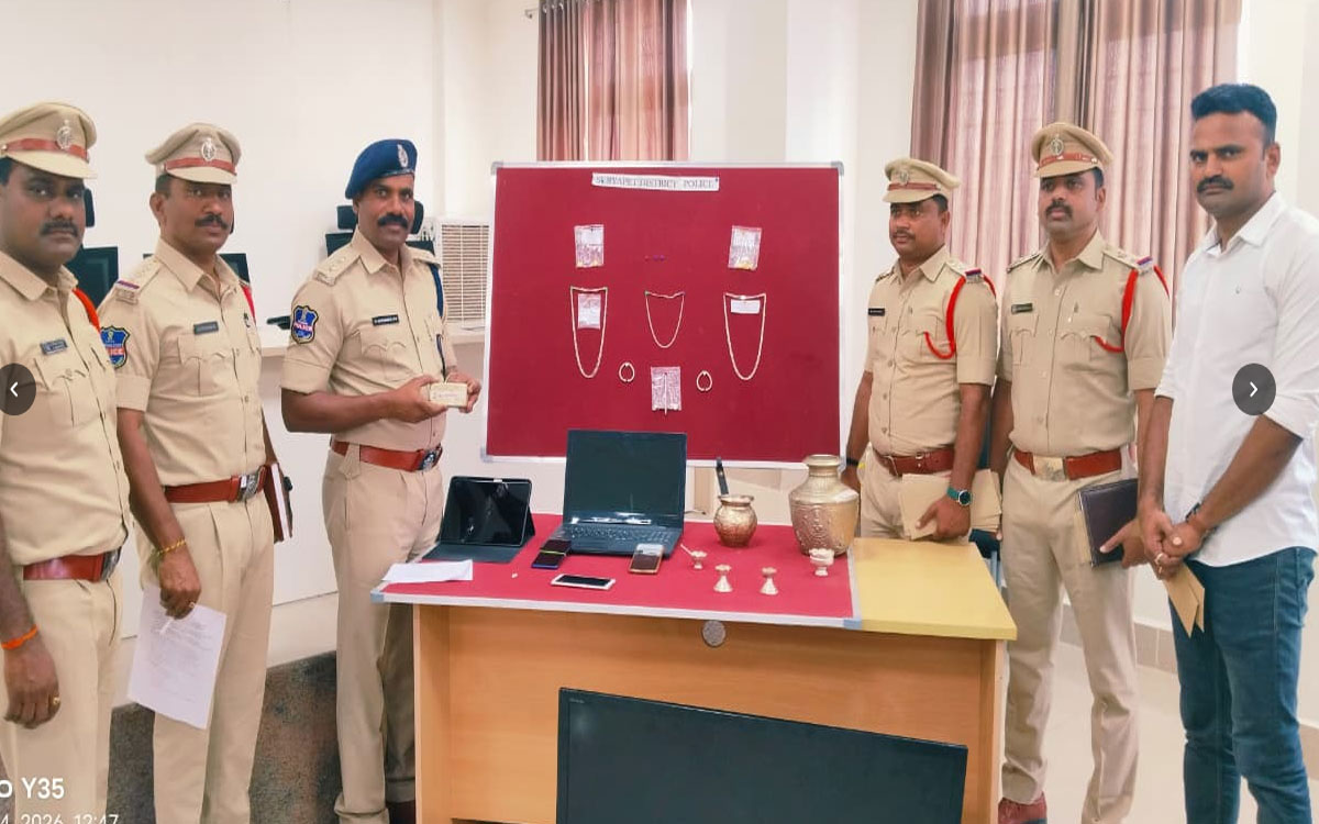 వ‌రుస‌ చోరీల‌కు పాల్ప‌డుతున్న ముఠా స‌భ్యులు అరెస్ట్‌