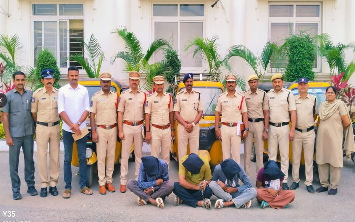 వ‌రుస‌ చోరీల‌కు పాల్ప‌డుతున్న ముఠా స‌భ్యులు అరెస్ట్‌