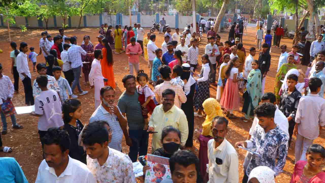 ఇక రాష్ట్రవ్యాప్తంగా పరీక్షల కోసం 2,676 సెంటర్లు ఏర్పాటు చేశారు. 