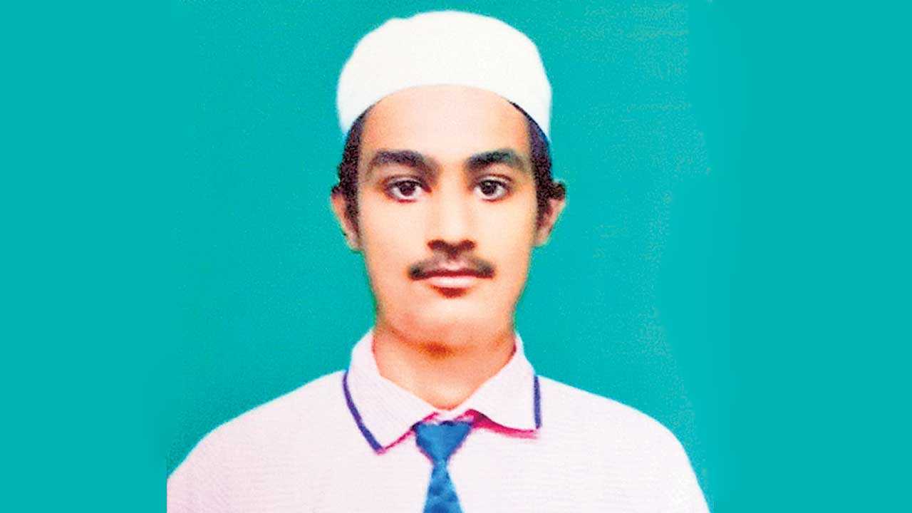 మైనారిటీ గురుకుల విద్యార్థి ఆత్మహత్య!