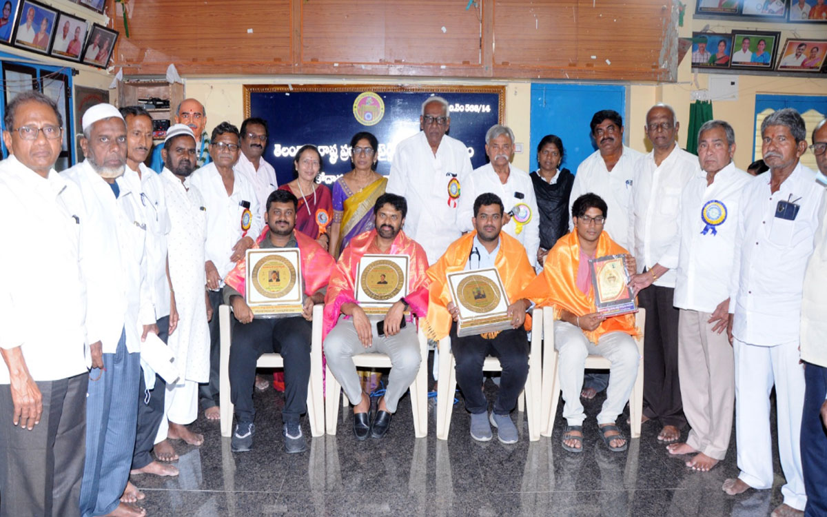 పెన్షనర్ల సామాజిక సేవ అభినందనీయం : డా.జాస్తి సుబ్బారావు