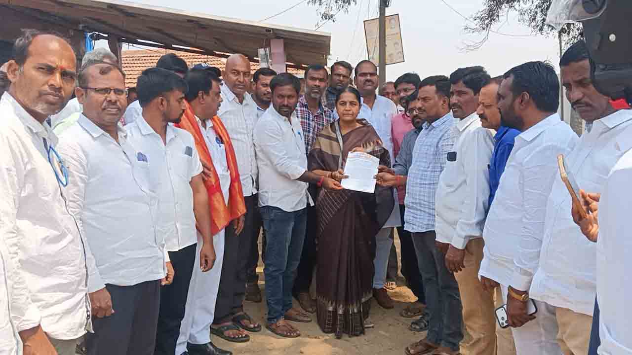 Shivvampeta | ఉపాధ్యాయుల ఆర్థిక సమస్యలను అసెంబ్లీలో ప్రస్తావించండి.. ఎమ్మెల్యేకు తపస్ నాయకుల వినతి..!