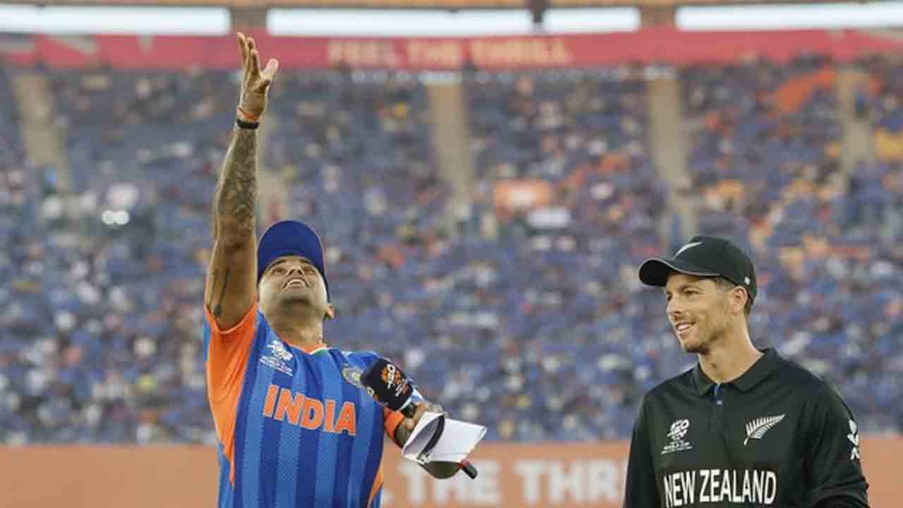 IND vs NZ | ఫైనల్లో టాస్ ఓడిన భారత్.. అందరి కళ్లు అభిషేక్‌పైనే..!