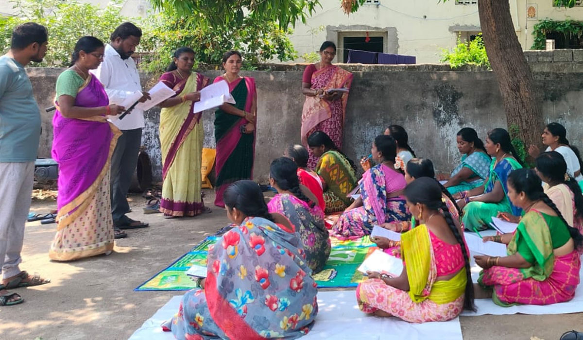Evening school | మహిళలకు సాయంకాలం పాఠశాల..  41వ డివిజన్ కార్పొరేటర్ మార్కపురి సూర్య