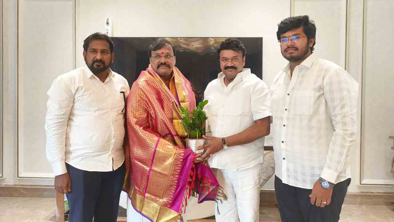 కేసీఆర్‌ హయాంలో హైదరాబాద్‌ ఎంతో అభివృద్ధి చెందింది : బళ్లారి మేయర్ గాదెప్ప