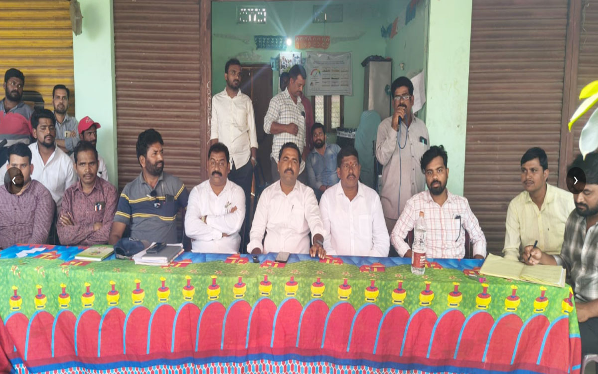 టేకులపల్లి వారాంతపు సంత వేలం పాట‌