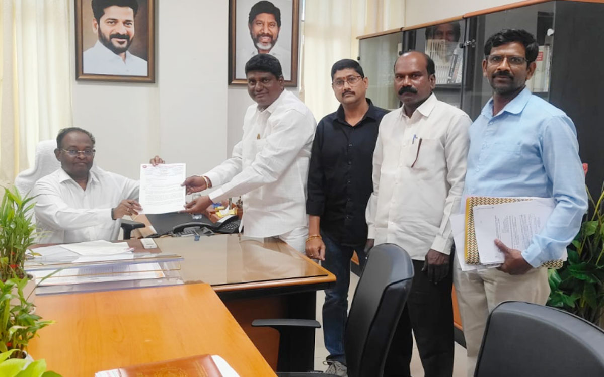 కార్మికుల సమస్యలపై టీజీ జెన్‌కో డైరెక్టర్‌కు వినతి