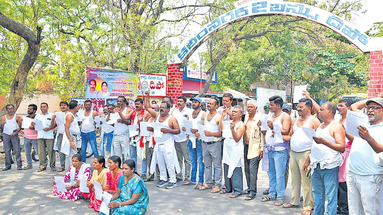 ఆర్టీసీ కనుమరుగుకు రేవంత్‌ కుట్రలు