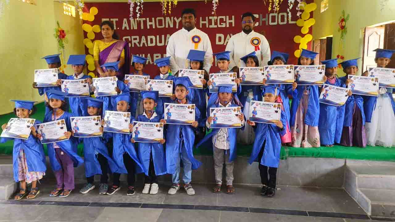 Thimmapur | సేయింట్ ఆంథోనీ హైస్కూల్‌లో గ్రాడ్యుయేషన్ డే వేడుకలు
