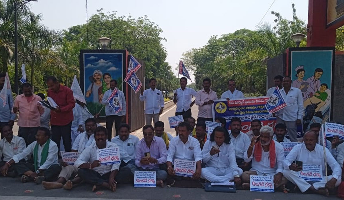 Peddapally | యాదవుల మార్కెట్ స్థలాలను ప్రభుత్వం కాపాడాలి.. గొర్రెల కాపరుల సంక్షేమ సంఘం రాష్ట్ర ప్రధాన కార్యదర్శి మారం తిరుపతి