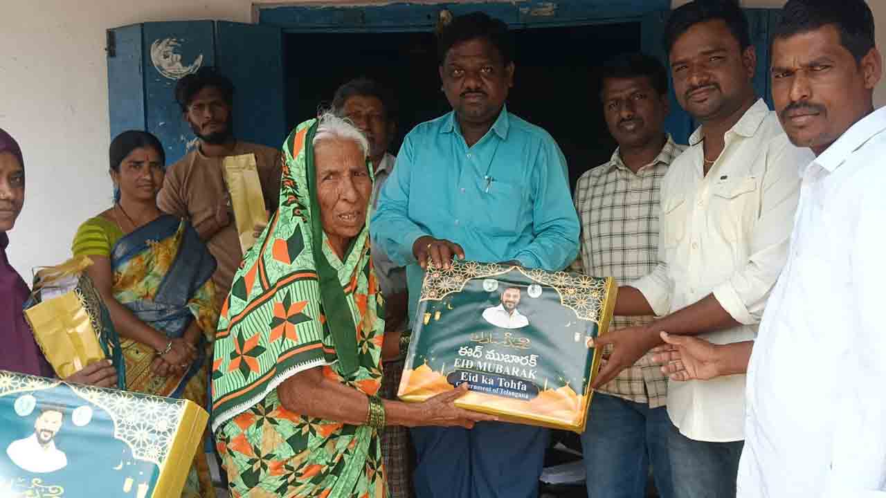 Kotagiri |  కోటగిరిలో రంజాన్ తోఫా కిట్ల పంపిణీ