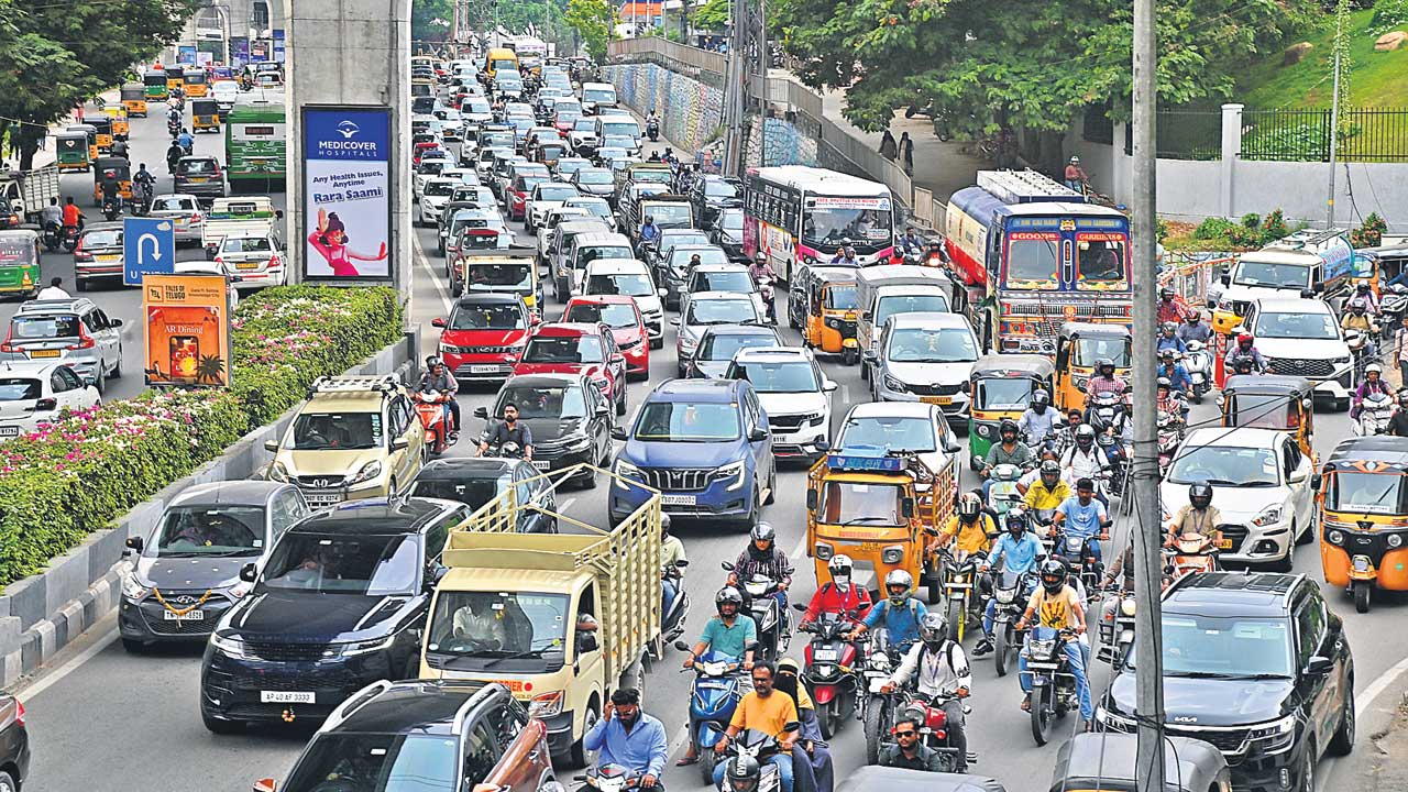 పాతబస్తీలో.. ట్రాఫిక్‌ ఆంక్షలు