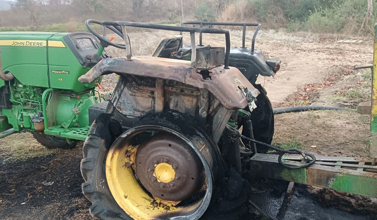 Pandamadugu | పందిమడుగులో ట్రాక్టర్‌ దగ్ధం