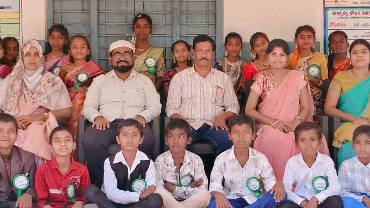 Vadeepalli | వడ్డేపల్లి ప్రాథమిక పాఠశాలలో ఘనంగా స్వయంపాలన దినోత్సవం.. !