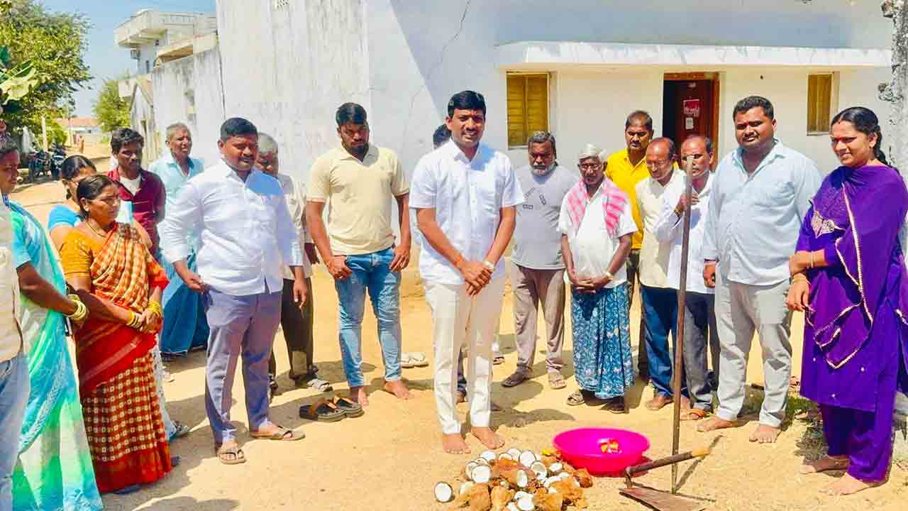 వేలేరు గ్రామాభివృద్ధికి కృషి : బిల్లా యాదగిరి