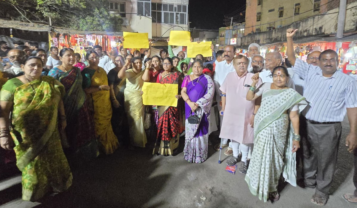 Vemulawadaతుంగతుర్తి ఎమ్మెల్యేను బహిష్కరించాలి.. వేములవాడలో శ్యాముల్ వ్యాఖ్యల పట్ల బ్రాహ్మణుల నిరసన