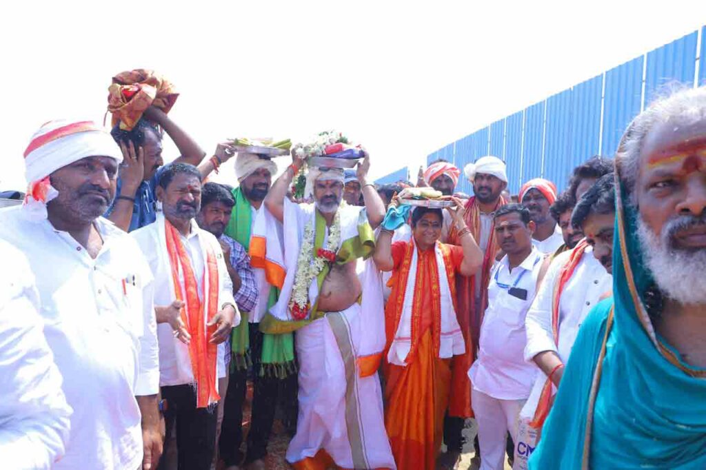 కన్యాదాతలుగా మరంగంటి విజయసారథి-కరుణ దంపతులు వ్యవహరించారు. భక్తులు సమర్పించిన కానుకల ద్వారా సుమారు 76 వేల రూపాయలు వచ్చినట్లు అధికారులు తెలిపారు.