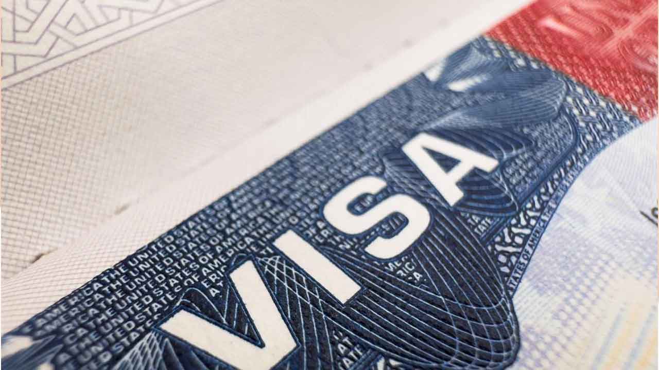 యూ వీసాల కోసం ఫేక్‌ దోపిడీలు