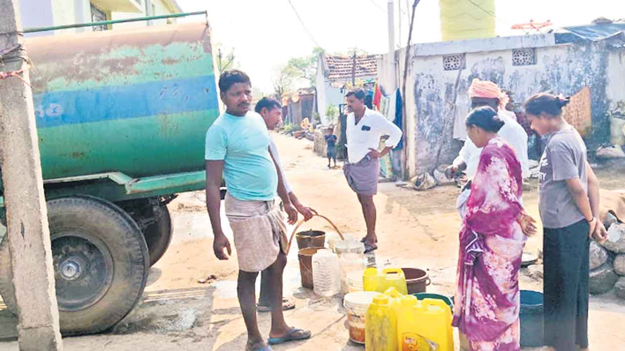 అడుగంటుతున్న జలం