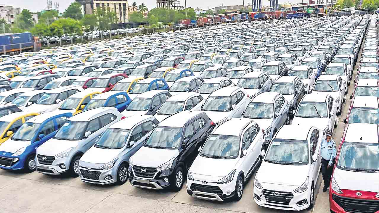 పీవీ విక్రయాలు అంతంతే.. 2026-27లో 6 శాతం లోపే వృద్ధి : ఇక్రా