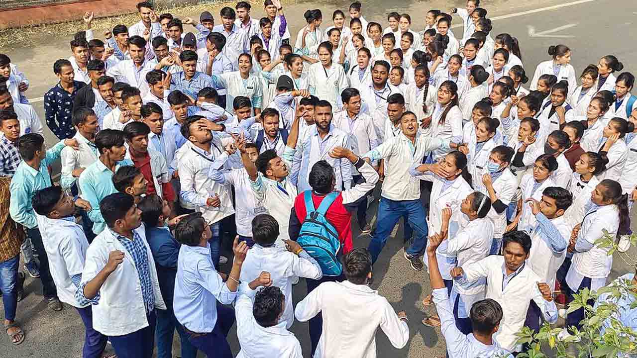 లెక్చరర్‌ ఉద్యోగోన్నతుల్లో మేల్‌ నర్సింగ్‌లపై వివక్ష!