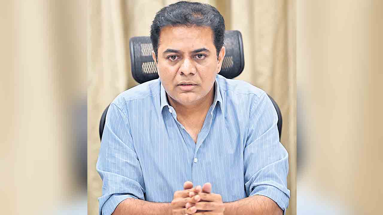 రాష్ట్రంలో ప్రజాస్వామ్యం ఖూనీ.. ప్రశ్నించే వారి గొంతులు నొక్కడం దారుణం