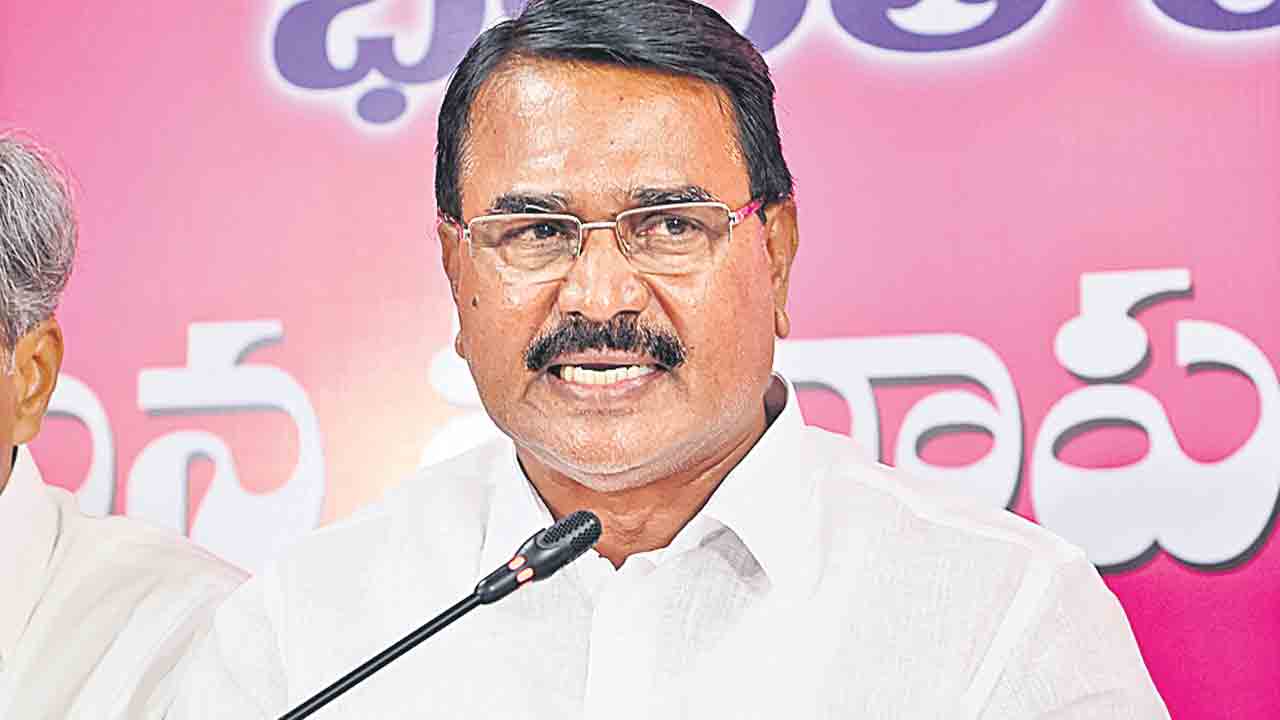 రైతుల పక్షాన పోరాడితే అడ్డుకుంటారా?