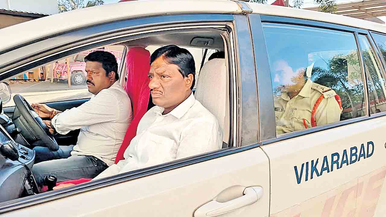 బీఆర్‌ఎస్‌ నేతలపై నిర్బంధకాండ.. రైతులకు అండగా పరిగి వెళ్తున్న నాయకుల ముందస్తు అరెస్టులు