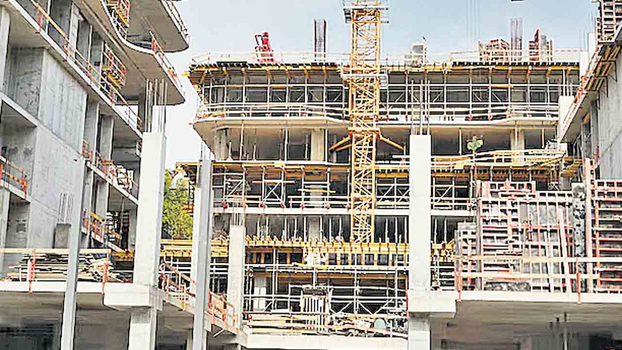 ‘ఇరాన్‌’ యుద్ధం.. నిర్మాణాలకు కష్టం.. అంతర్జాతీయ సంక్షోభం, కాంగ్రెస్‌ పాలనతో నిర్మాణరంగానికి పోటు