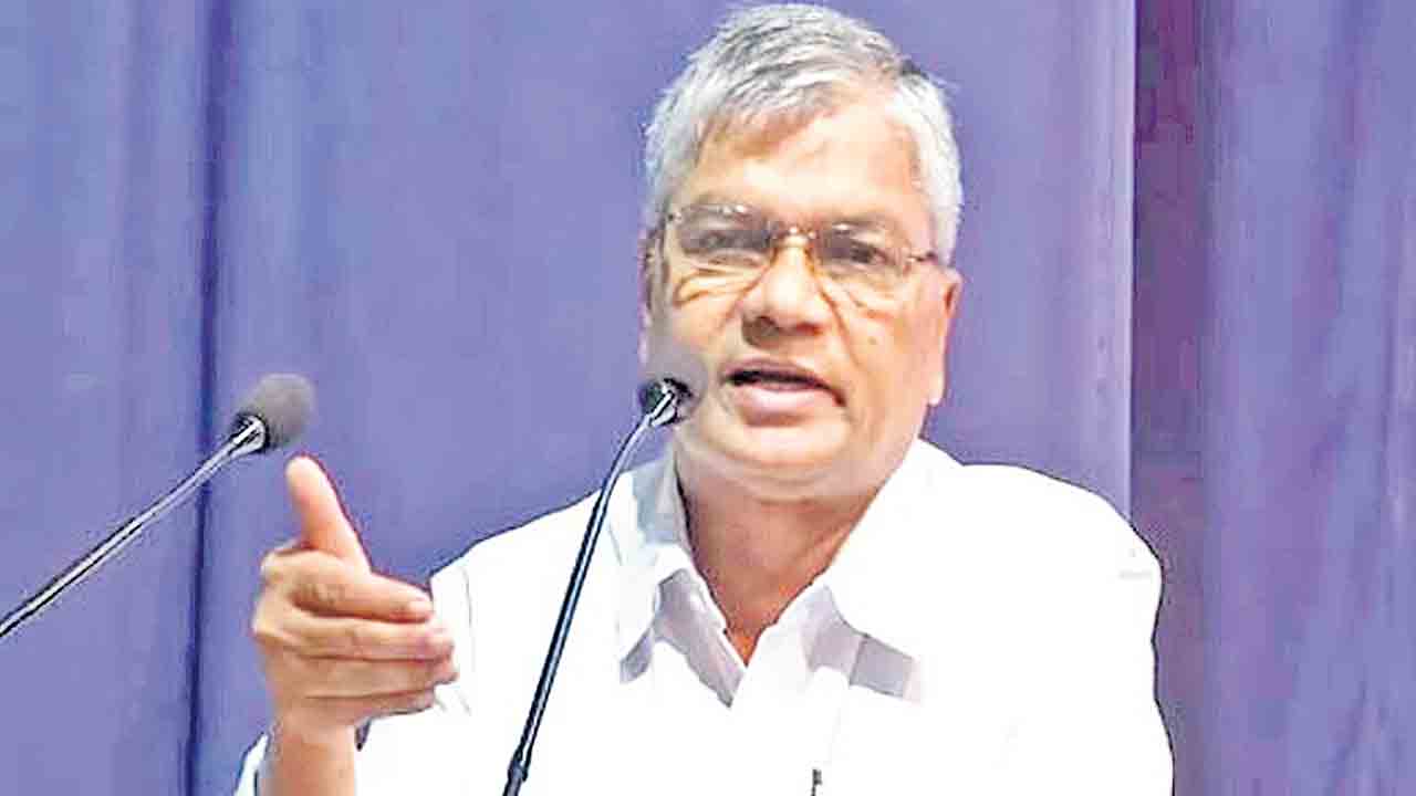 తెలంగాణలో ఎన్ని హామీలు అమలుచేశావు రేవంత్‌?