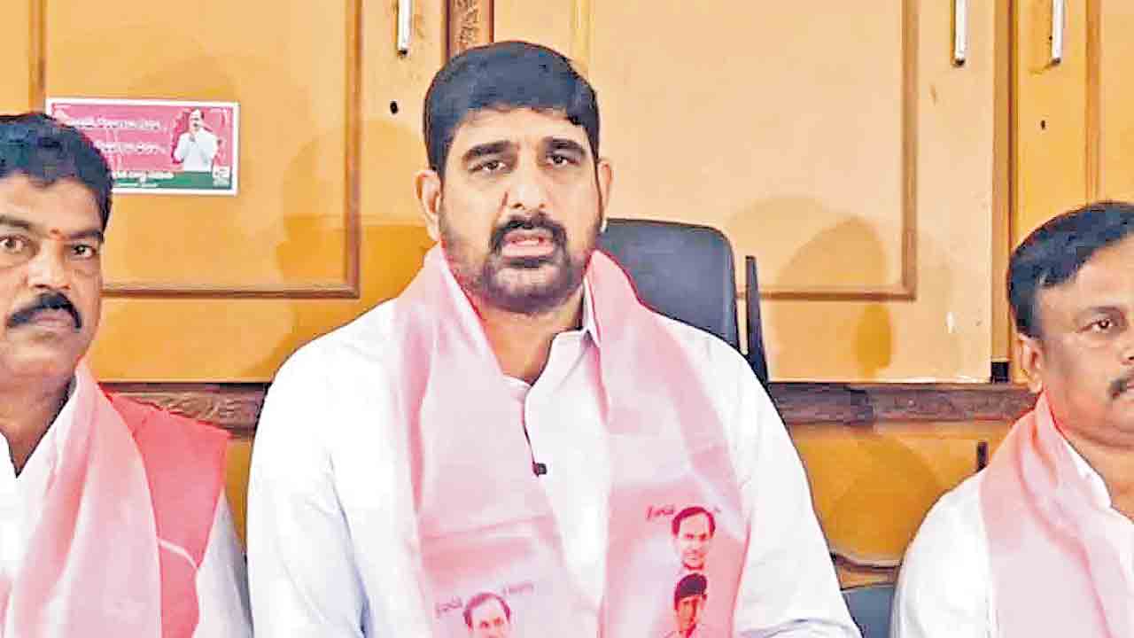 పాడి కౌశిక్‌రెడ్డికి సీఐడీ నోటీసులు