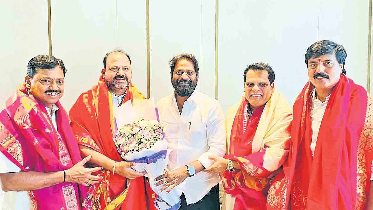 పోరాడితేనే ఉద్యోగుల సమస్యలకు పరిష్కారం