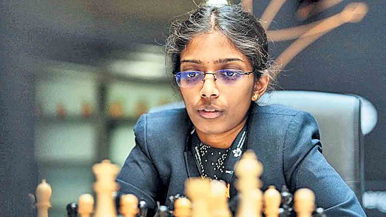 అగ్రస్థానానికి వైశాలి.. క్యాండిడేట్స్‌ చెస్‌ టోర్నీ