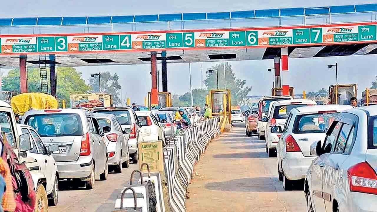 టోల్‌ ప్లాజాల వద్ద ఇక నో క్యాష్‌ పేమెంట్స్‌