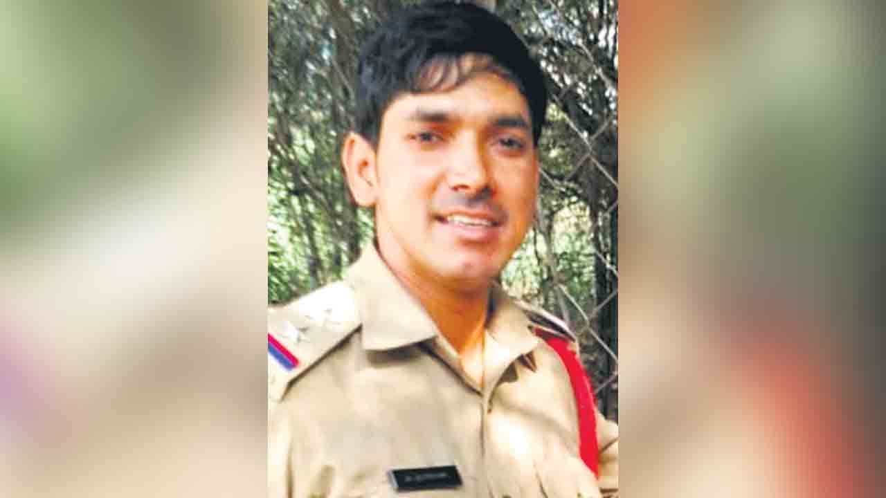 ఆత్మకూరు ఎస్సై సతీశ్‌ సస్పెన్షన్‌.. ఇసుక ట్రాక్టర్ల యజమానుల నుంచి లంచం డిమాండ్‌