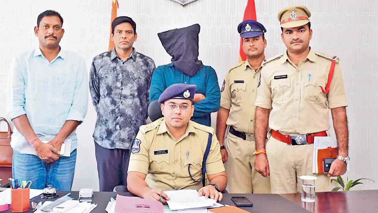 14 ఏండ్లకు చిక్కిన నిందితుడు.. భార్య, ఇద్దరు చిన్నారుల మృతి కేసులో అరెస్ట్‌