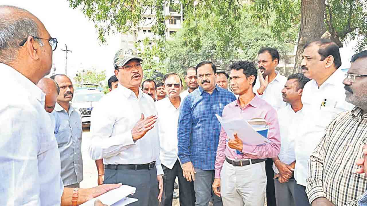 వీళ్లింతే..!