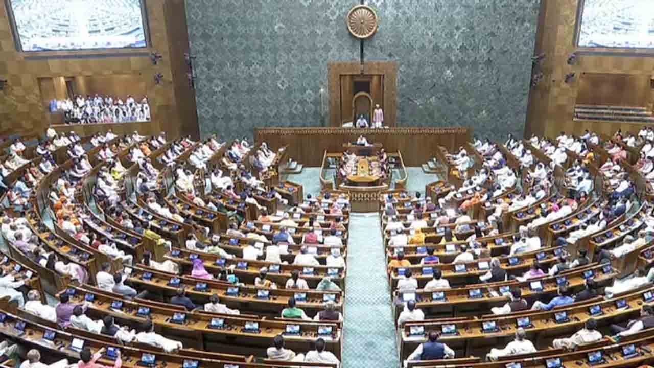 బీజేపీ ఎంపీలకు విప్‌ జారీ.. 16 -18 వరకు పార్లమెంట్‌కు తప్పక హాజరు కావాలని ఆదేశం