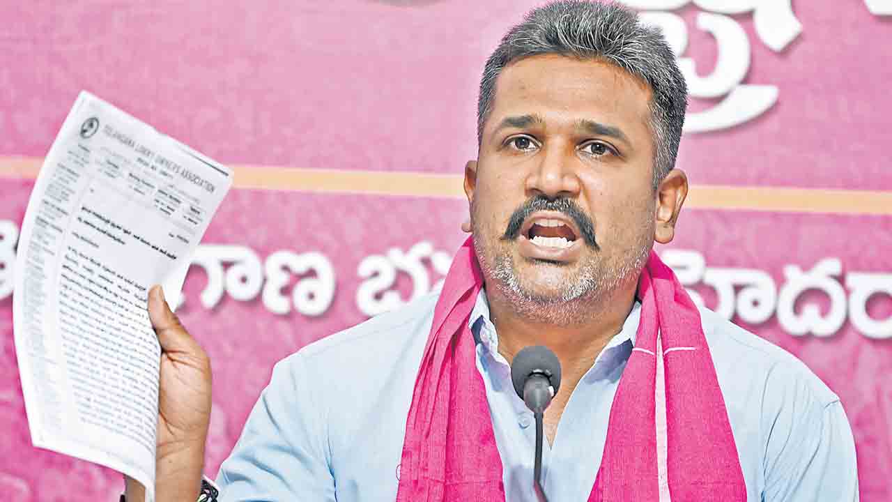 తప్పుచేయకుంటే ఆవేశమెందుకు సీతక్కా..!