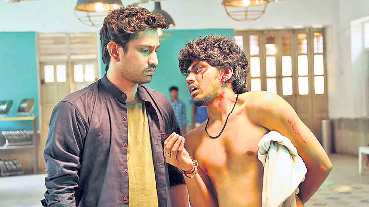 సామాజికాంశాల ‘గాడ్స్‌ అండ్‌ సోల్జర్స్‌’