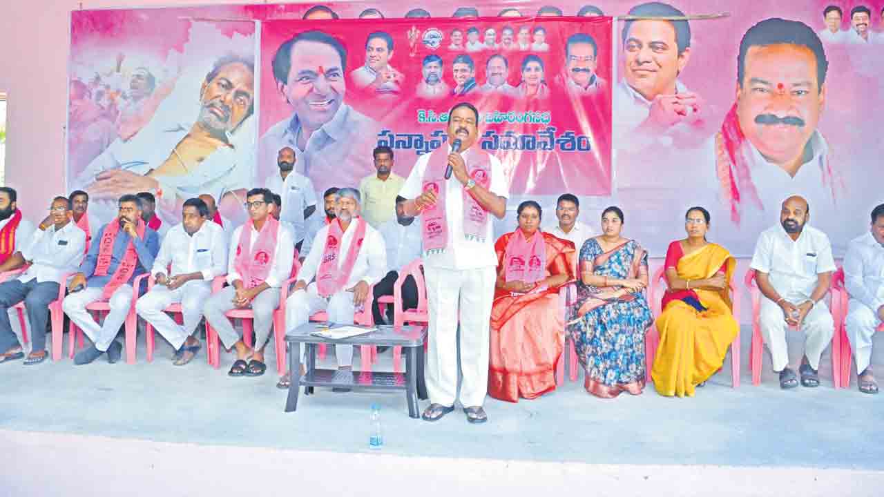 లక్ష మందికి పైనే తరలించాలి.. కేసీఆర్‌ సభ విజయవంతానికి శ్రేణులు సన్నద్ధం కావాలి