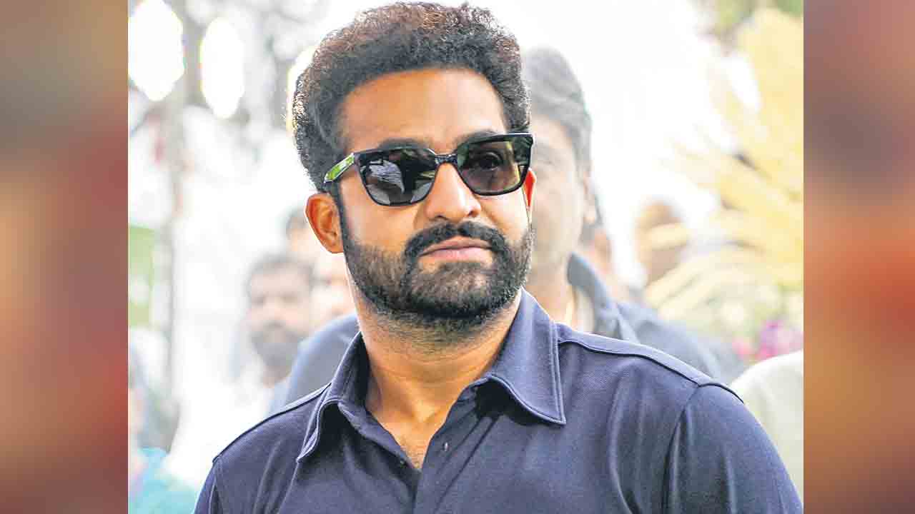 ఎన్టీఆర్‌, త్రివిక్రమ్‌ షణ్ముఖుడు?