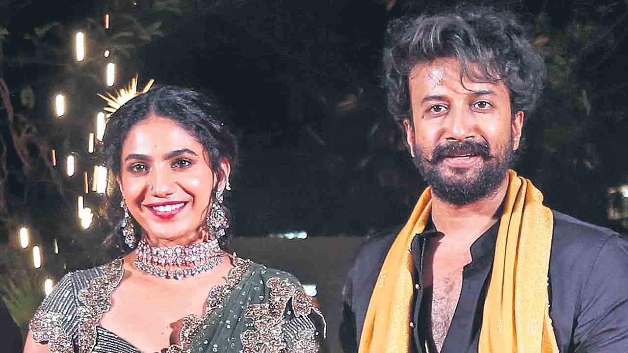 పసిడి వన్నె పూలతీగలా..