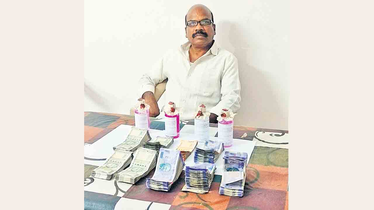 కల్లు దుకాణం తరలింపునకు 2 లక్షలు డిమాండ్‌