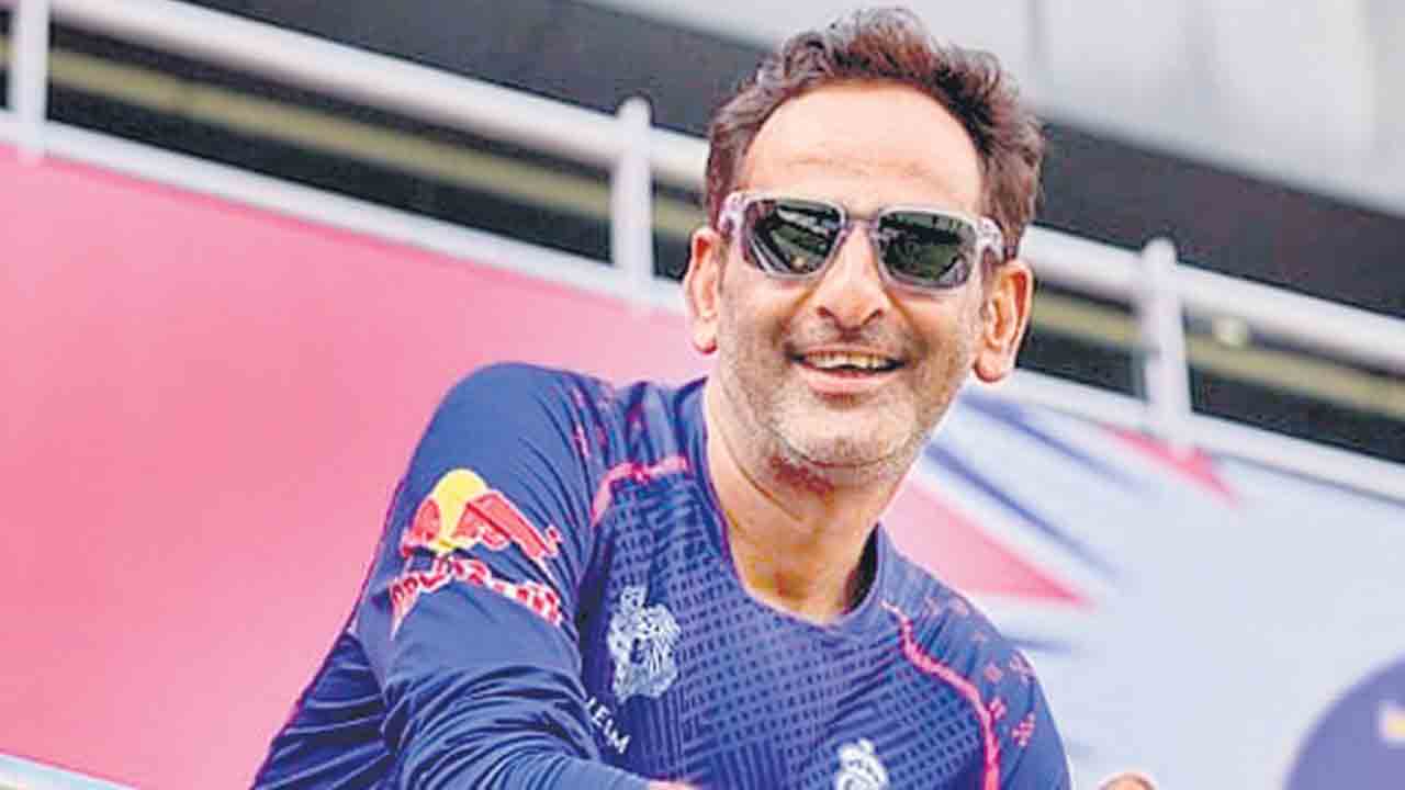 భిందర్‌కు జరిమానా.. డగౌట్‌లో ఫోన్‌ వాడిన రాజస్థాన్‌ మేనేజర్‌